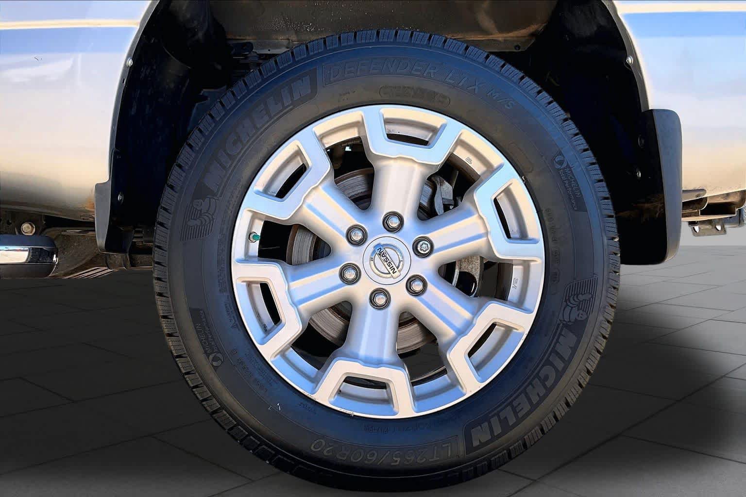 Used 2017 Nissan Titan SL AWD/4WD image 11