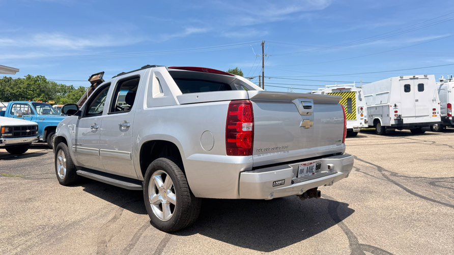 Used 2011 Chevrolet Avalanche LS w/ Regional Value Package RWD image 2