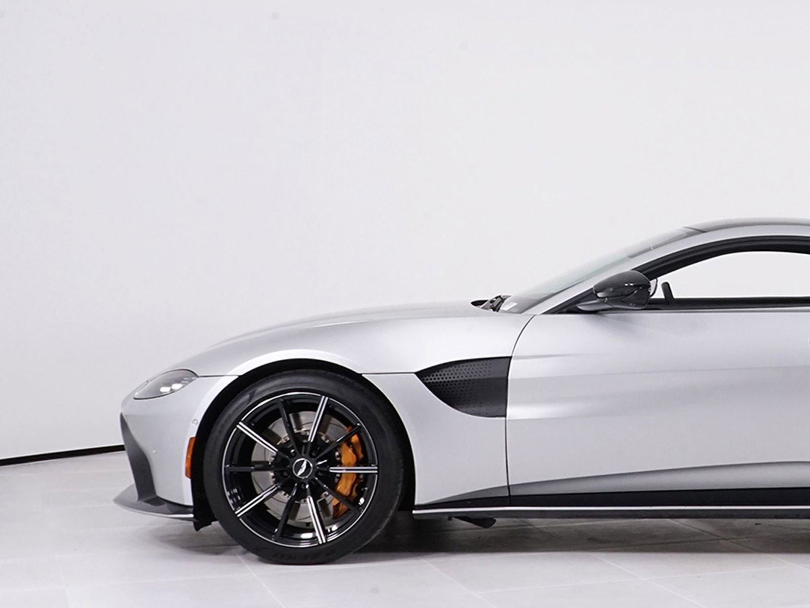 Used 2020 Aston Martin V8 Vantage Coupe image 12