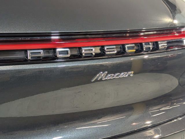 Certified 2025 Porsche Macan image 12