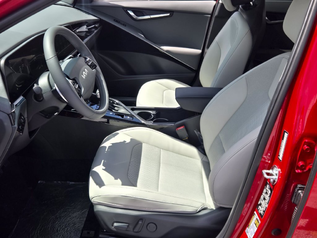New 2026 Kia Niro EX FWD image 7