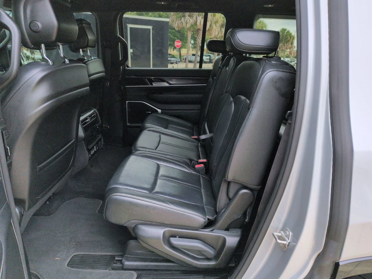 Used 2024 Jeep Wagoneer 4WD image 21