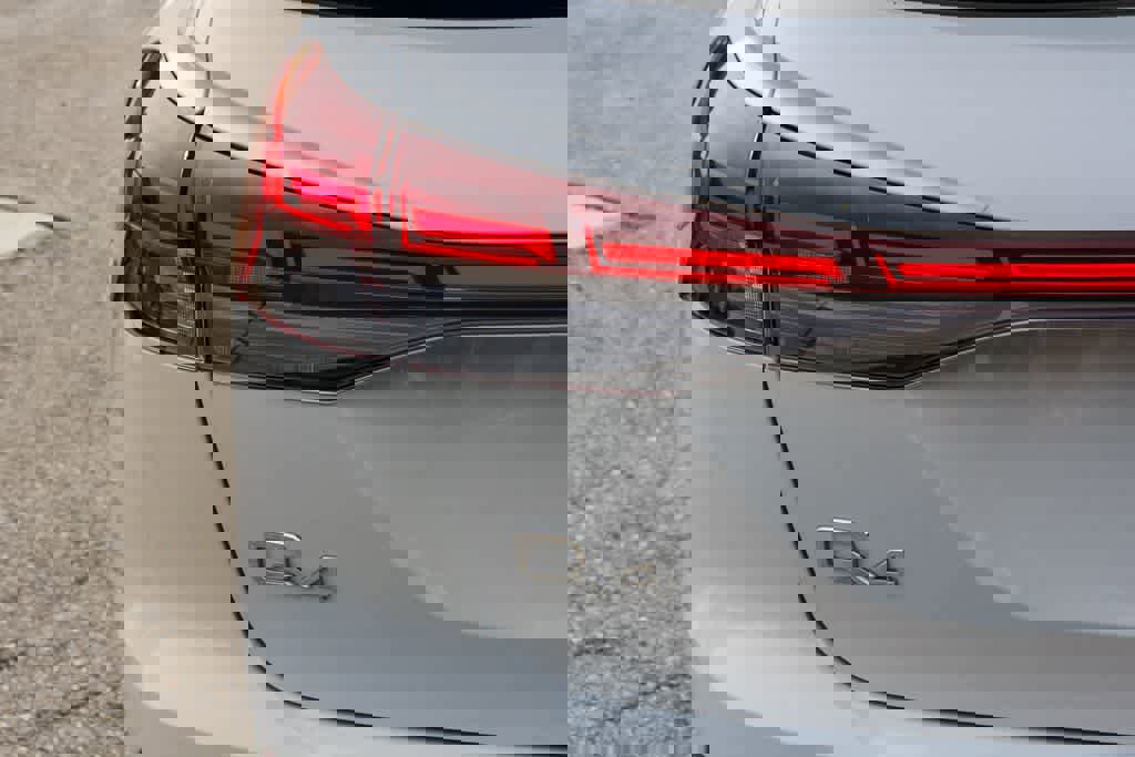 Used 2023 Audi Q4 e-tron Prestige image 11