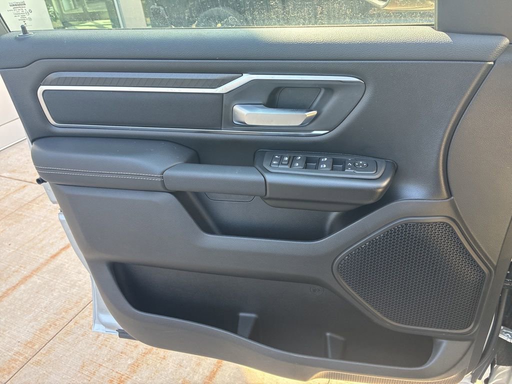 New 2026 RAM 1500 4x4 Crew Cab image 17