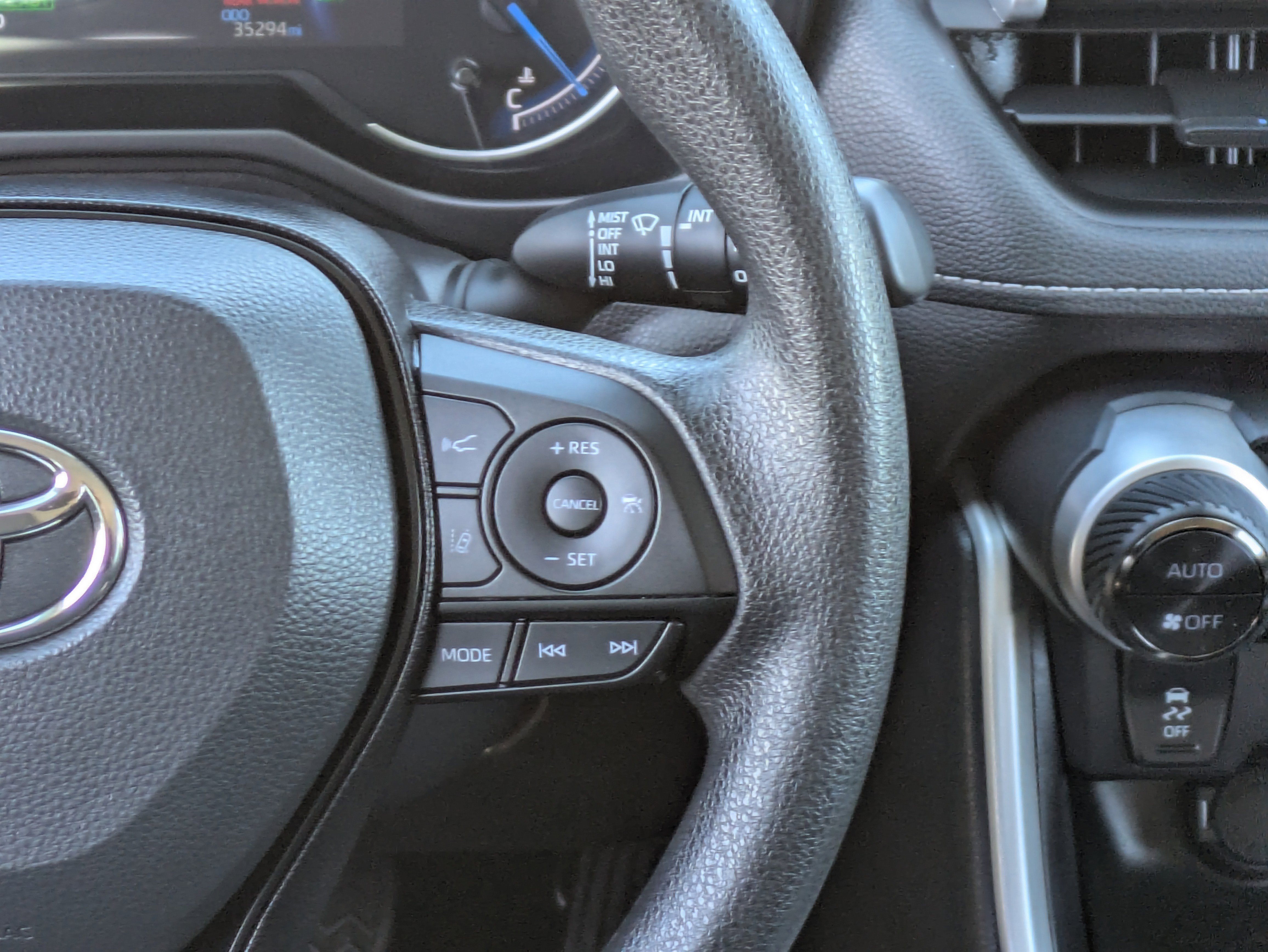 Used 2025 Toyota RAV4 XLE AWD/4WD image 22