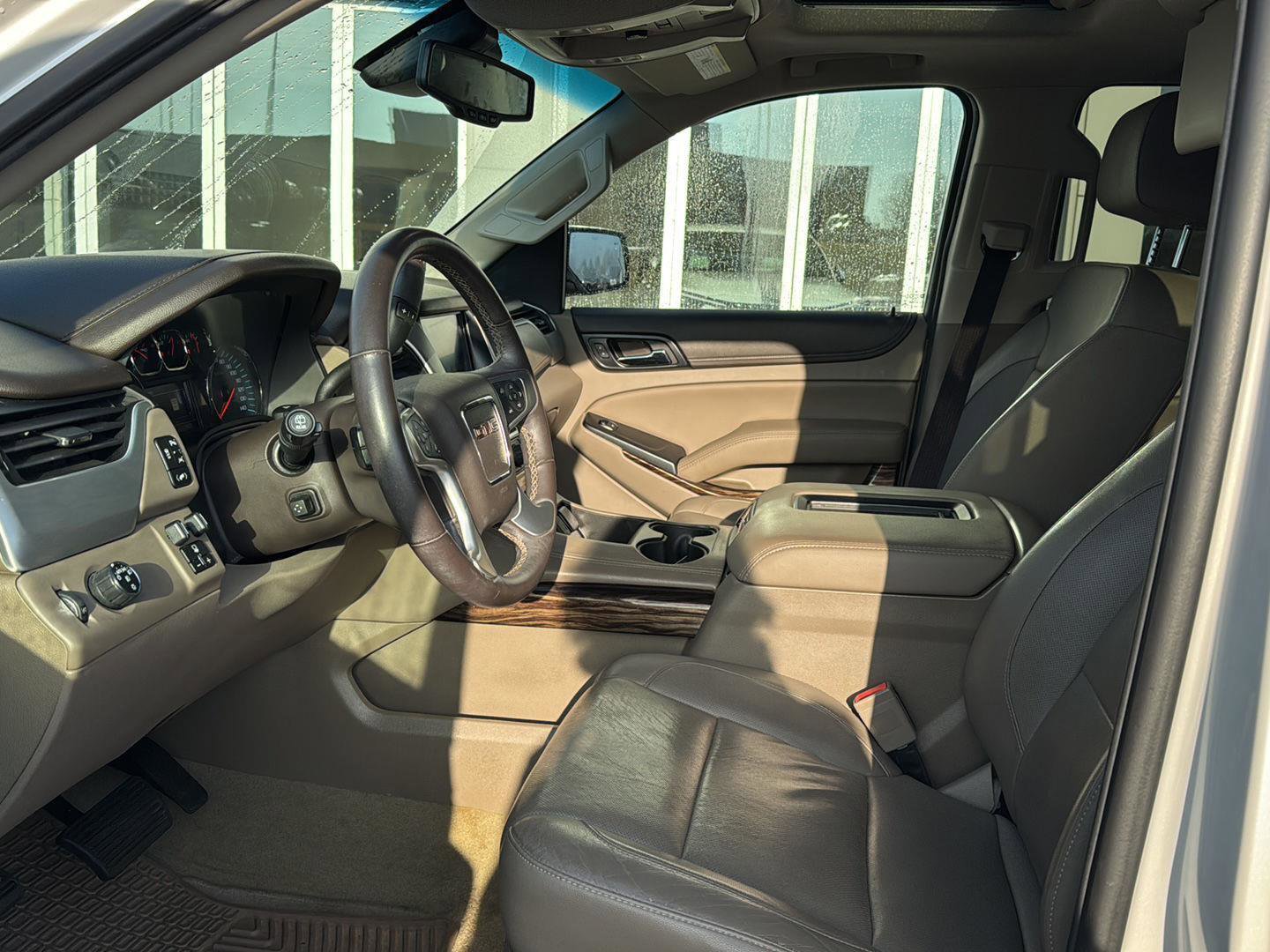 Used 2018 GMC Yukon SLT w/ Premium Edition image 8