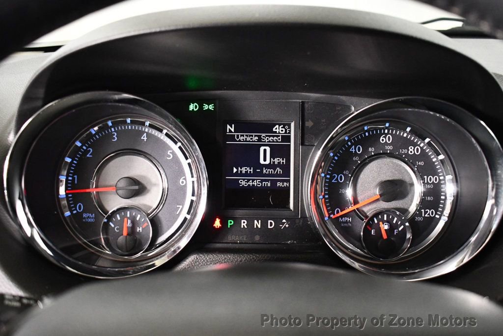 Used 2014 Chrysler Town & Country Touring-L image 33