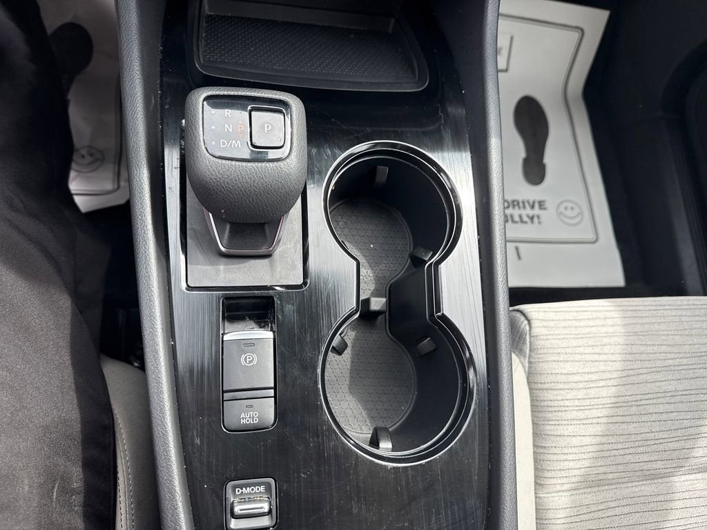 Used 2023 Nissan Rogue SV image 15