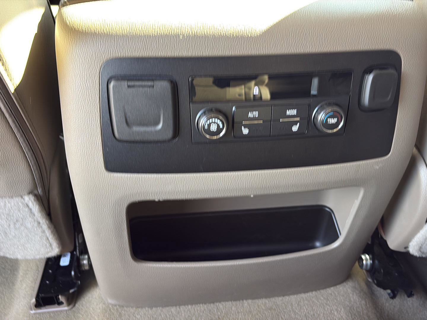 Used 2018 Chevrolet Suburban LT w/ Luxury Package image 17