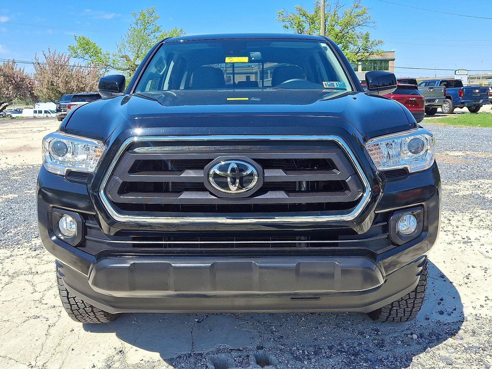 Used 2022 Toyota Tacoma SR5 AWD/4WD image 2