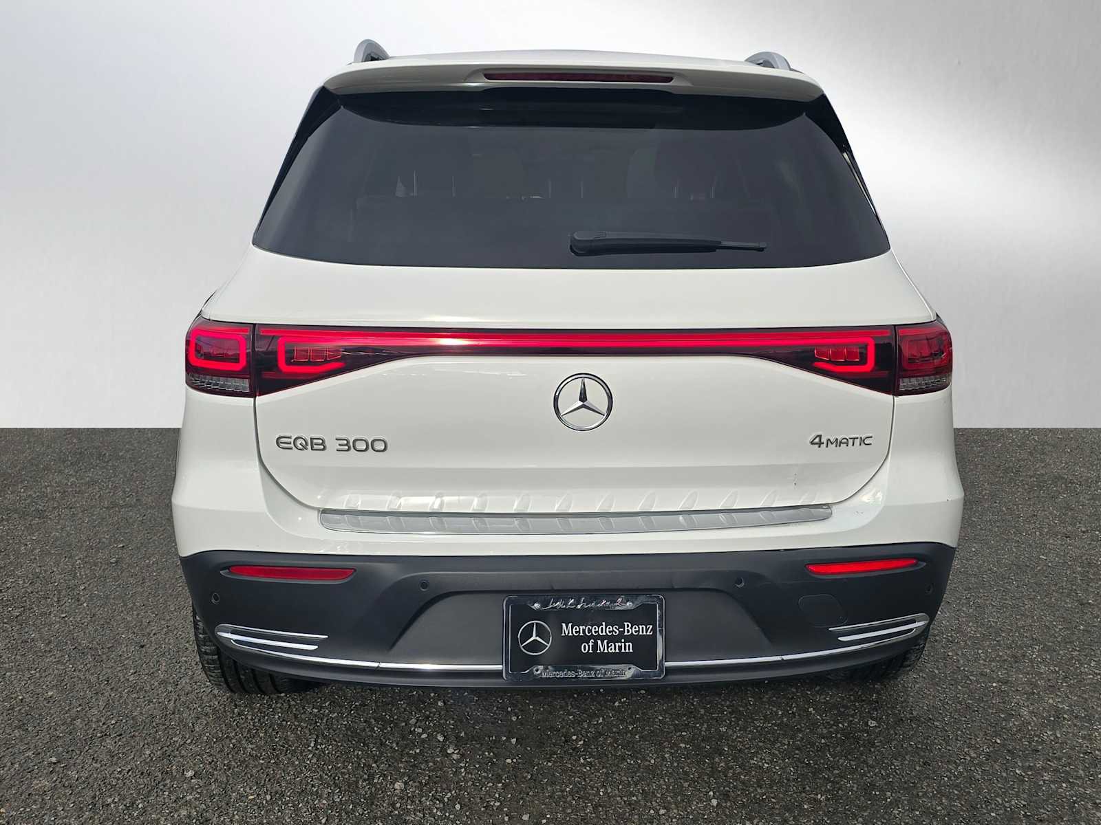 Used 2023 Mercedes-Benz EQB 300 4MATIC image 4