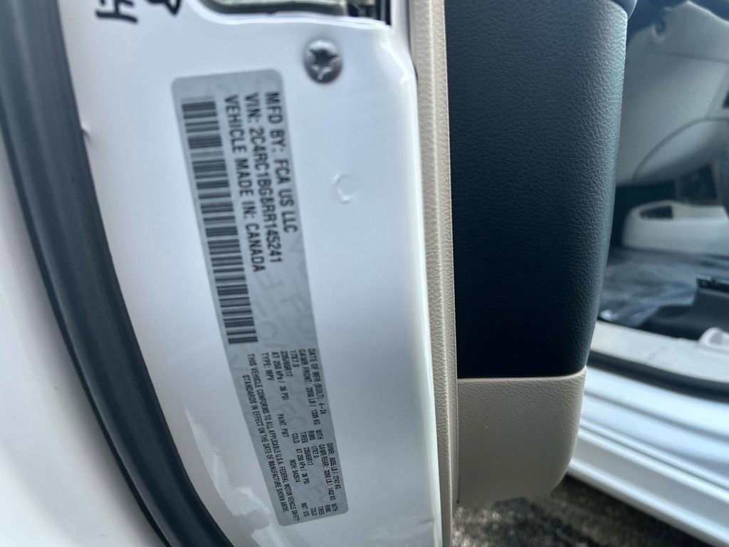 Used 2024 Chrysler Pacifica Touring-L image 33