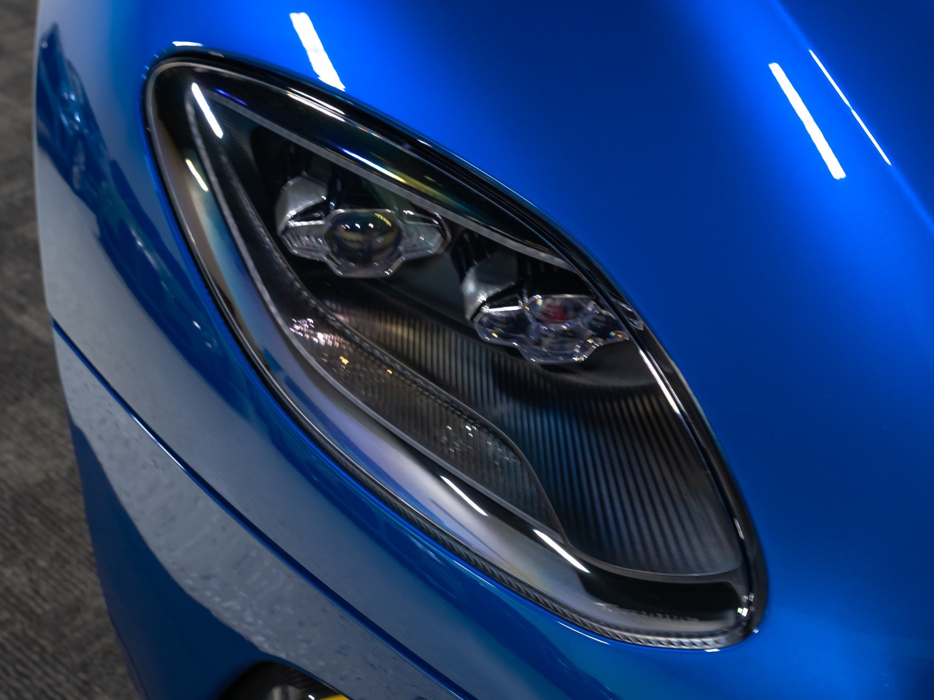 Used 2023 Aston Martin DBS Superleggera Volante RWD image 23