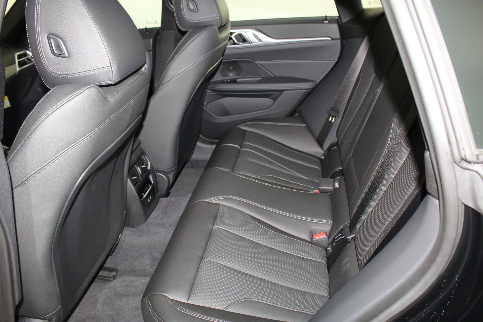 Used 2025 BMW i4 xDrive40i image 11