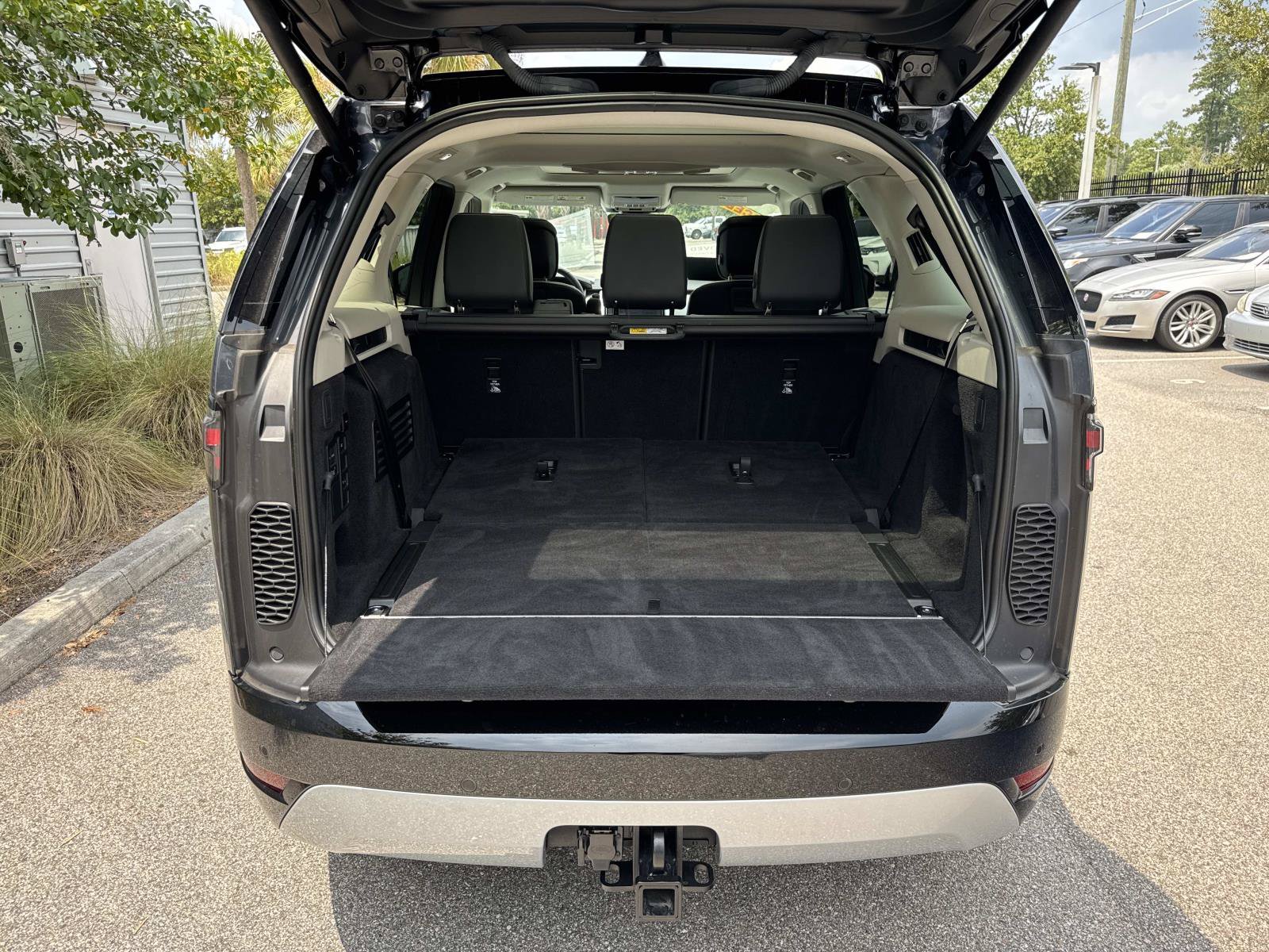 Certified 2026 Land Rover Discovery Limited Edition AWD/4WD image 11
