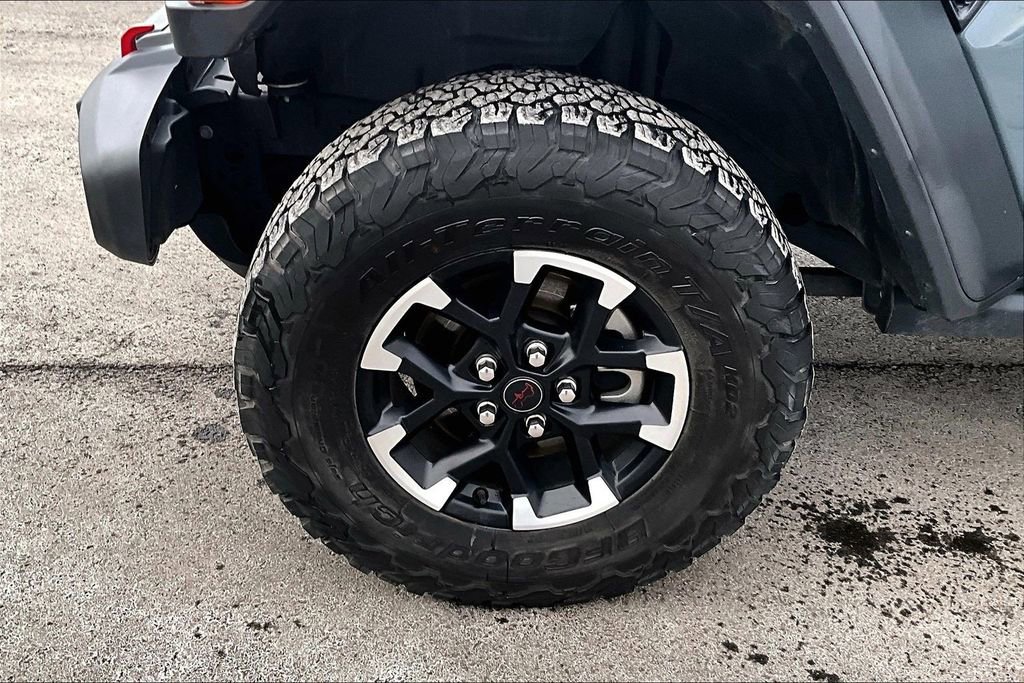 Used 2025 Jeep Wrangler Unlimited Rubicon AWD/4WD image 9
