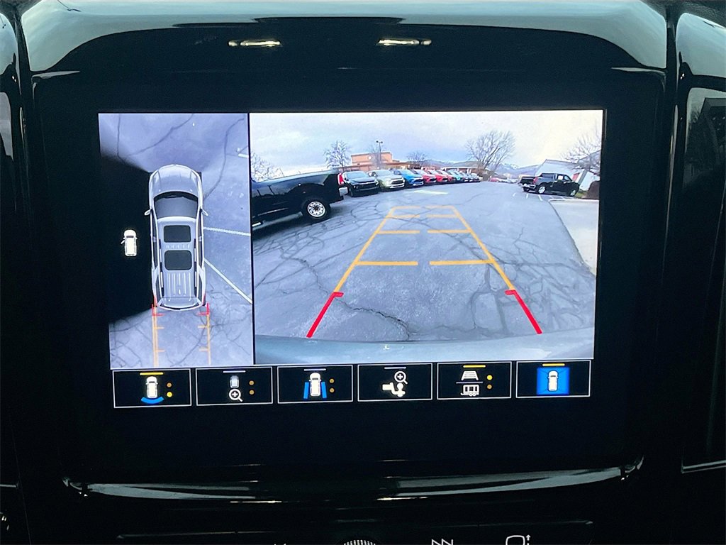 Used 2023 Chevrolet Traverse Premier w/ Redline Edition image 14