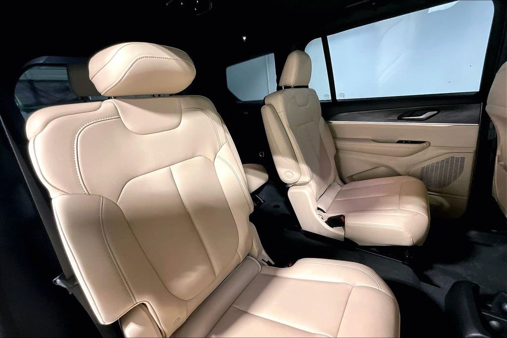 Used 2024 Jeep Grand Cherokee L Limited w/ Black Appearance Package RWD image 37