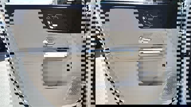 Certified 2025 Mercedes-Benz GLB 250 4MATIC image 28