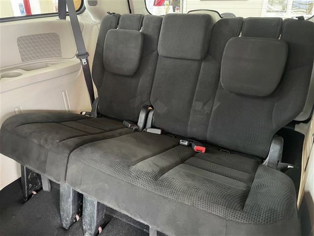 Used 2017 Dodge Grand Caravan SE FWD image 23