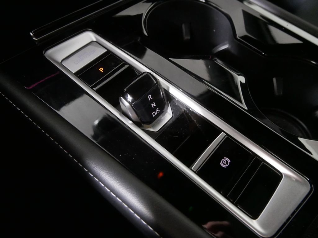 Used 2024 Volkswagen Atlas Cross Sport SEL R-Line image 24