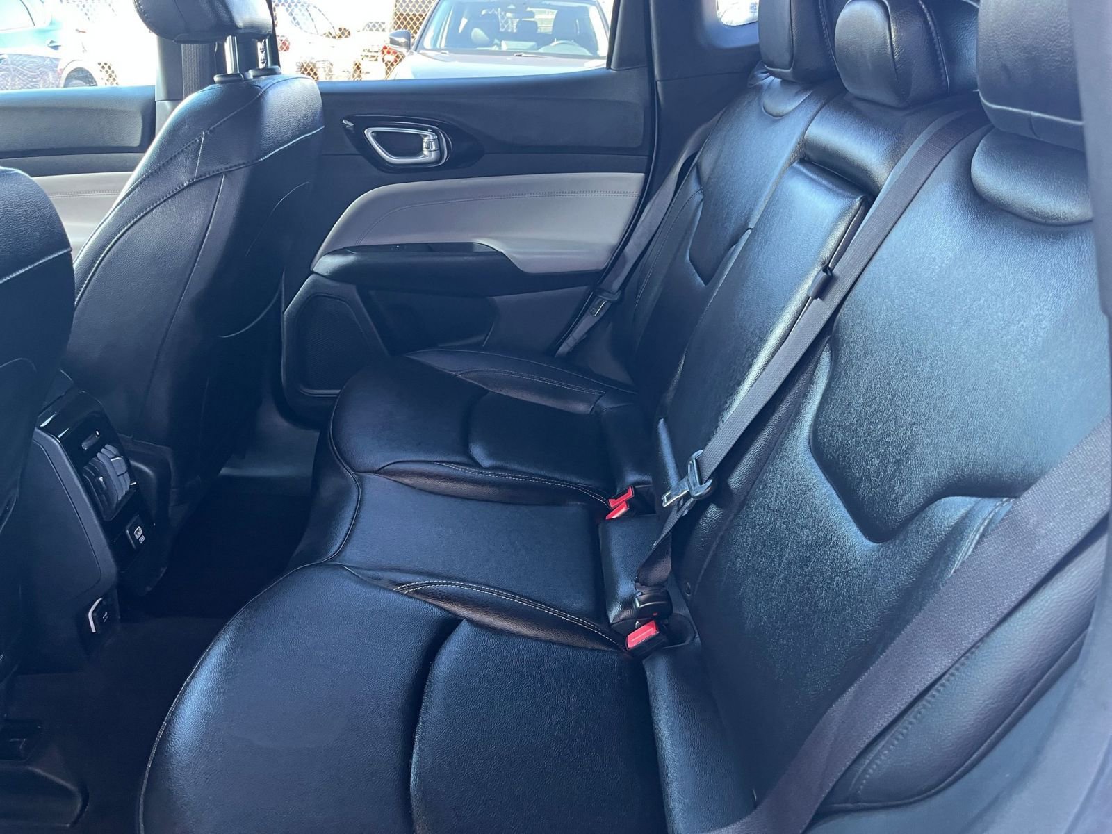 Used 2025 Jeep Compass Limited image 27