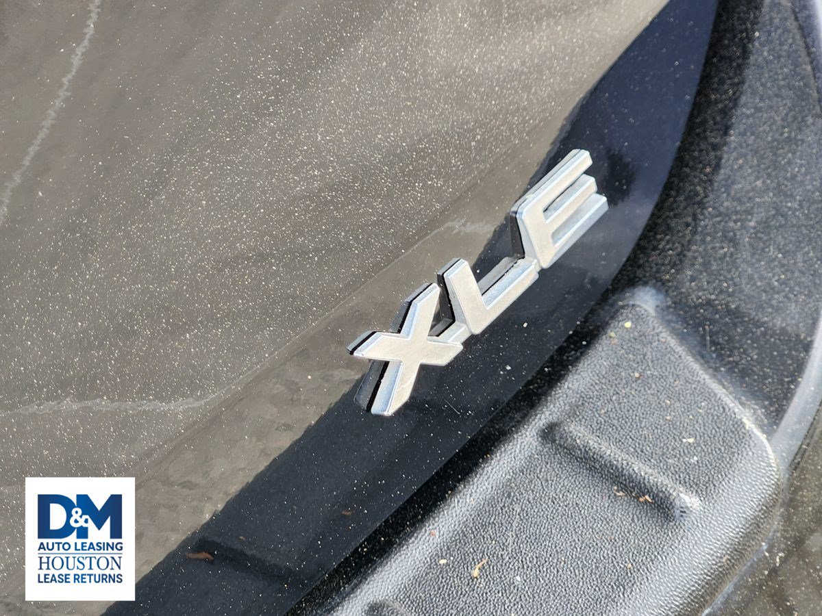 Used 2022 Toyota Highlander XLE image 17