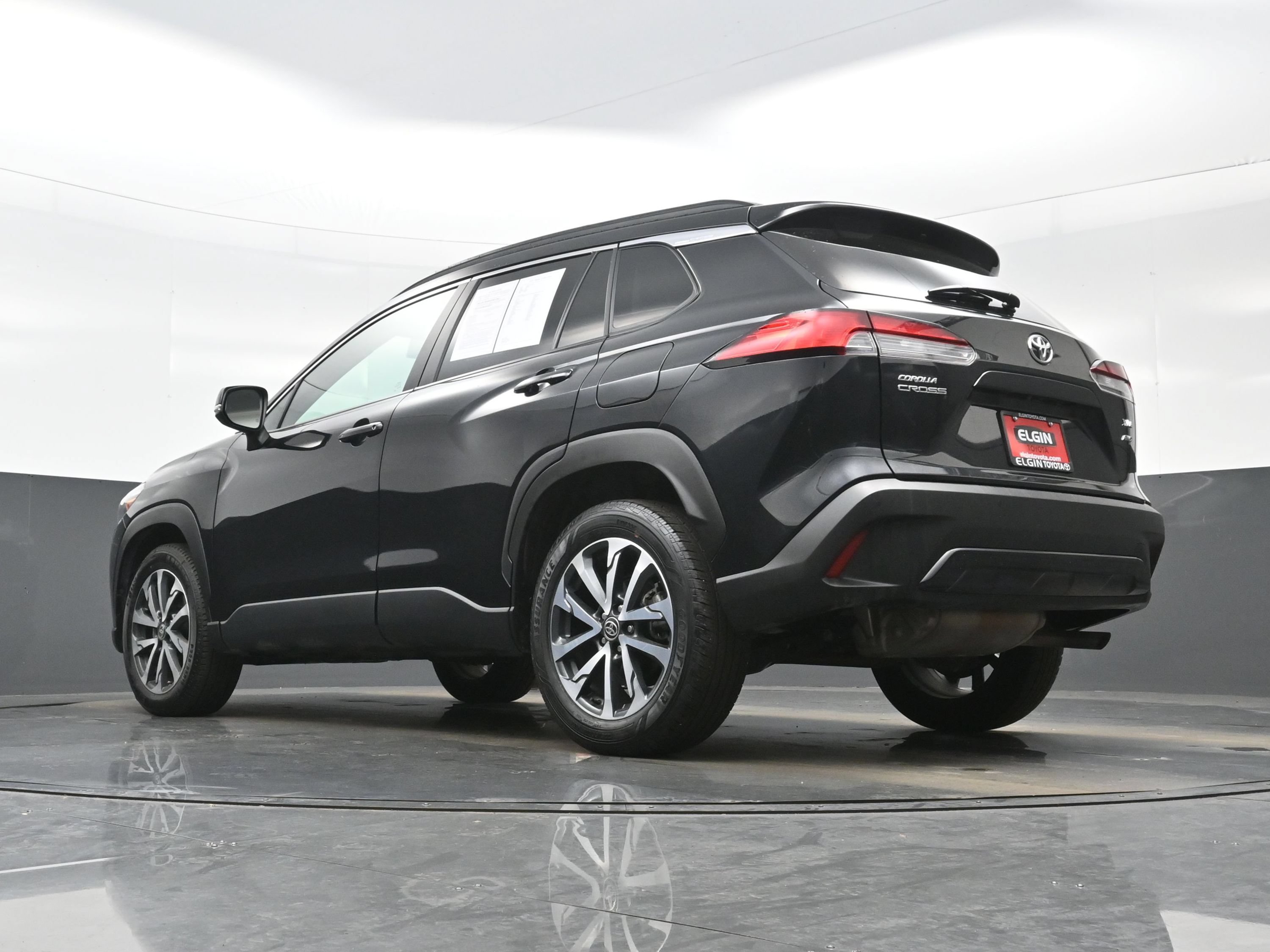 Used 2025 Toyota Corolla Cross XLE AWD/4WD image 31