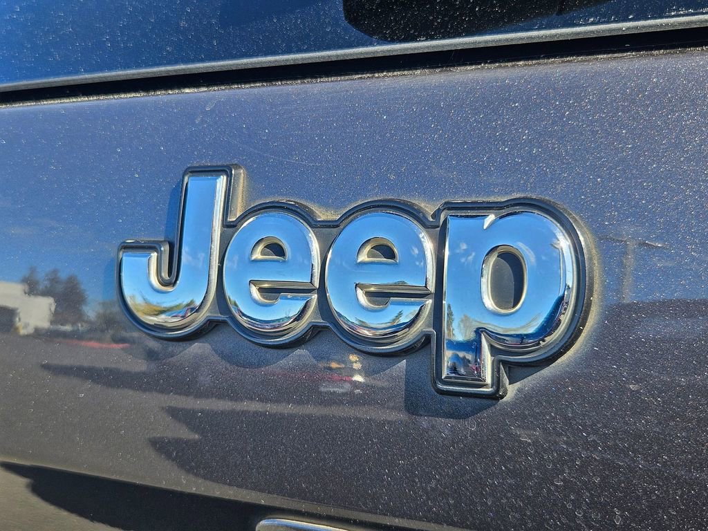 Used 2017 Jeep Cherokee Latitude w/ Comfort/Convenience Group image 24