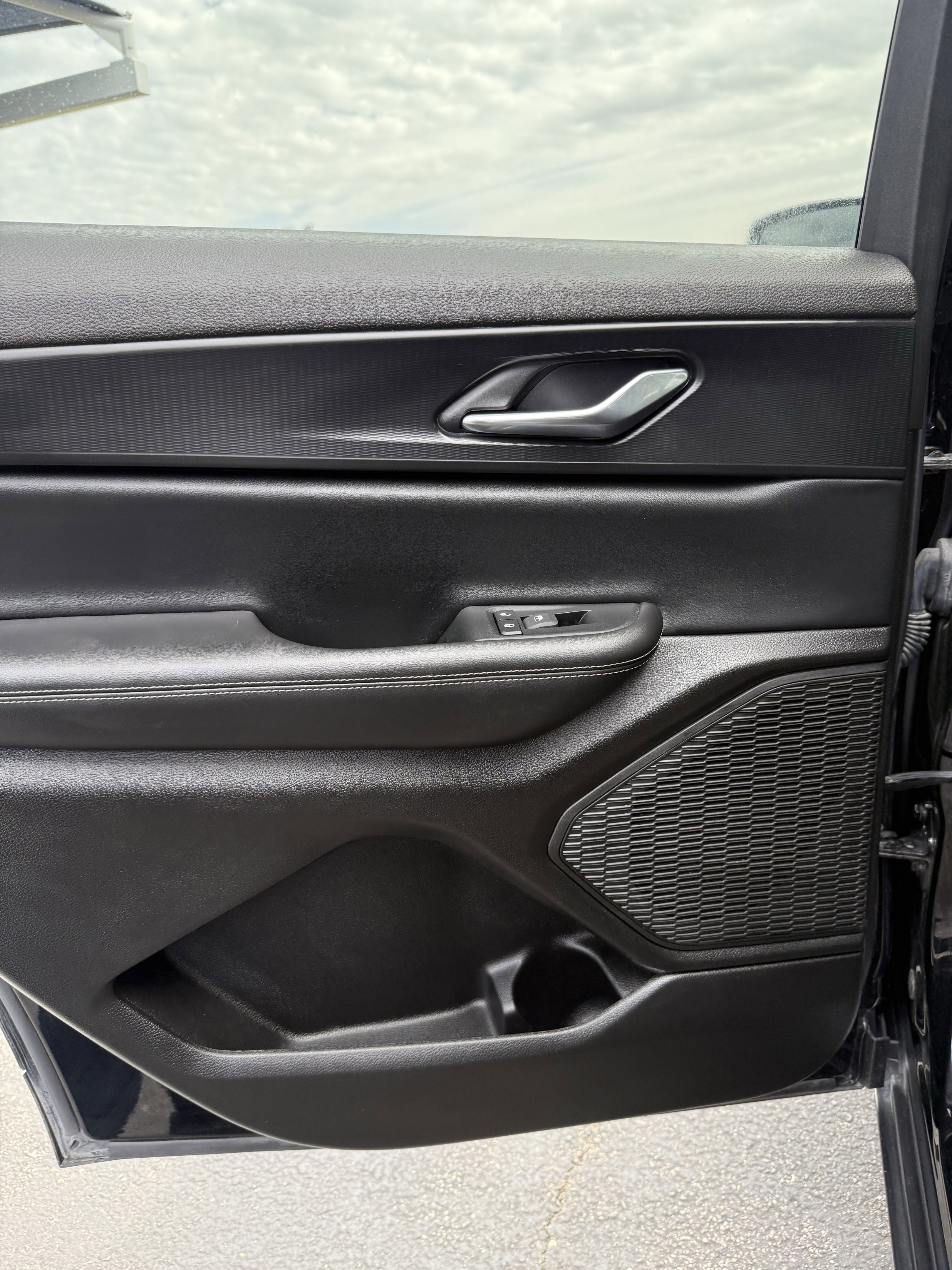 Used 2024 Jeep Grand Cherokee L Laredo image 11