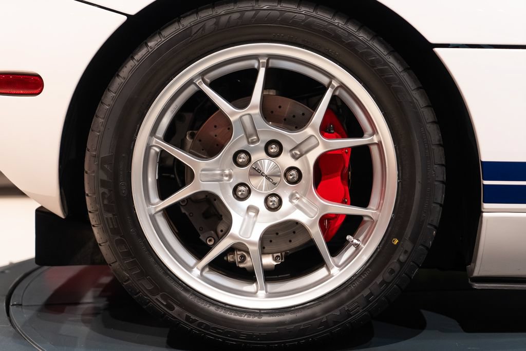 Used 2005 Ford GT RWD image 14