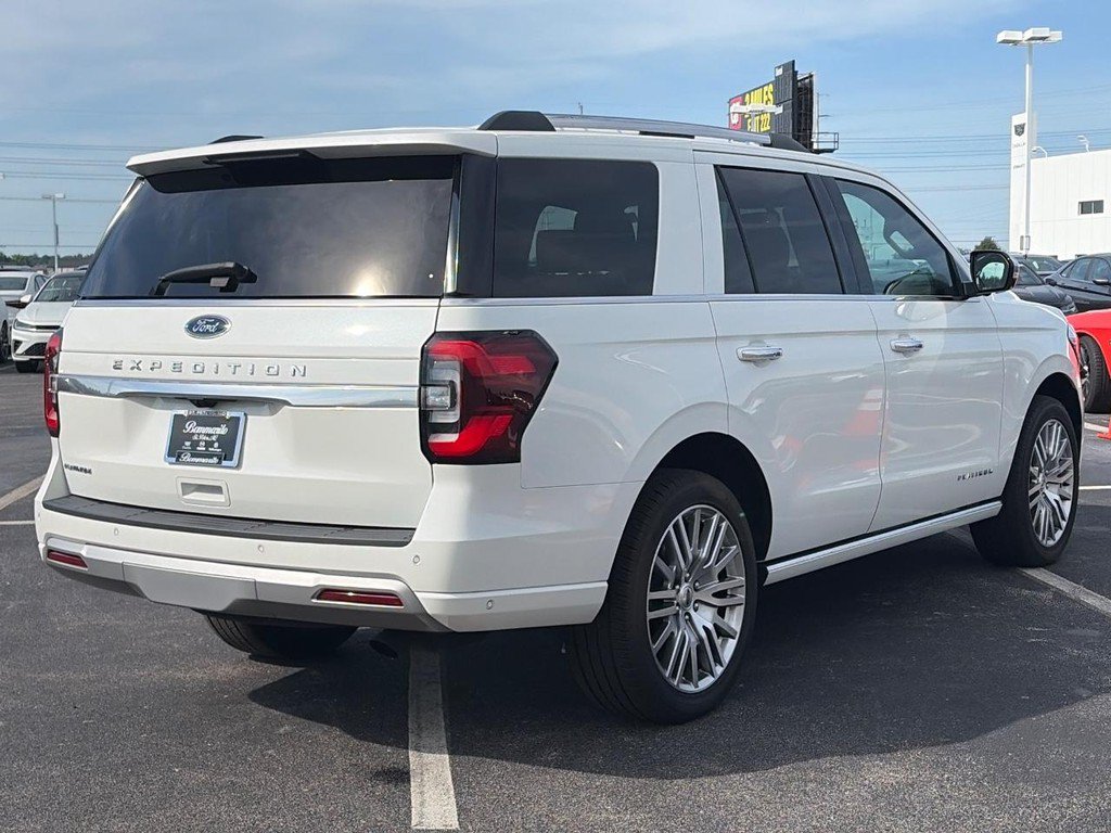 Used 2024 Ford Expedition Platinum AWD/4WD image 5