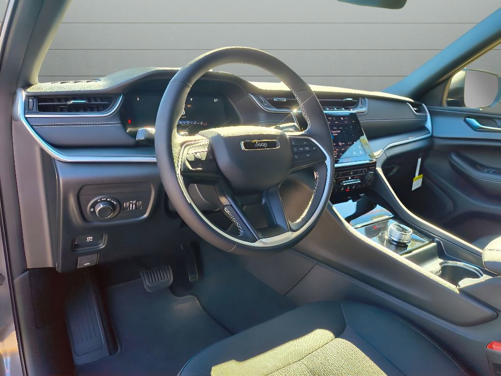 New 2025 Jeep Grand Cherokee Laredo X w/ Luxury Tech Group I image 16