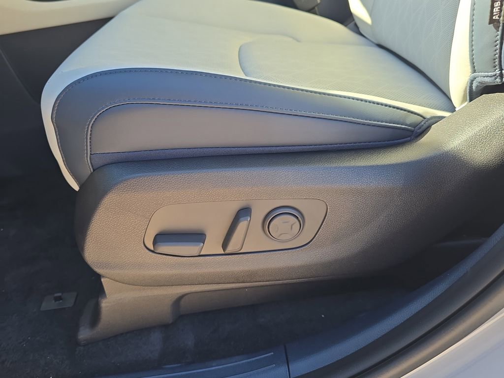 New 2026 Kia Carnival EX FWD image 21