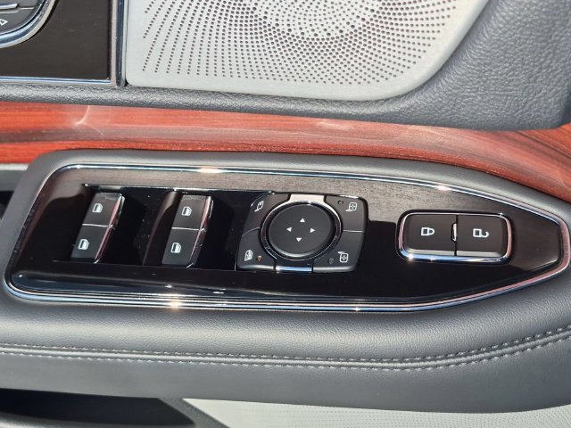 Used 2023 Lincoln Navigator Reserve AWD/4WD image 16