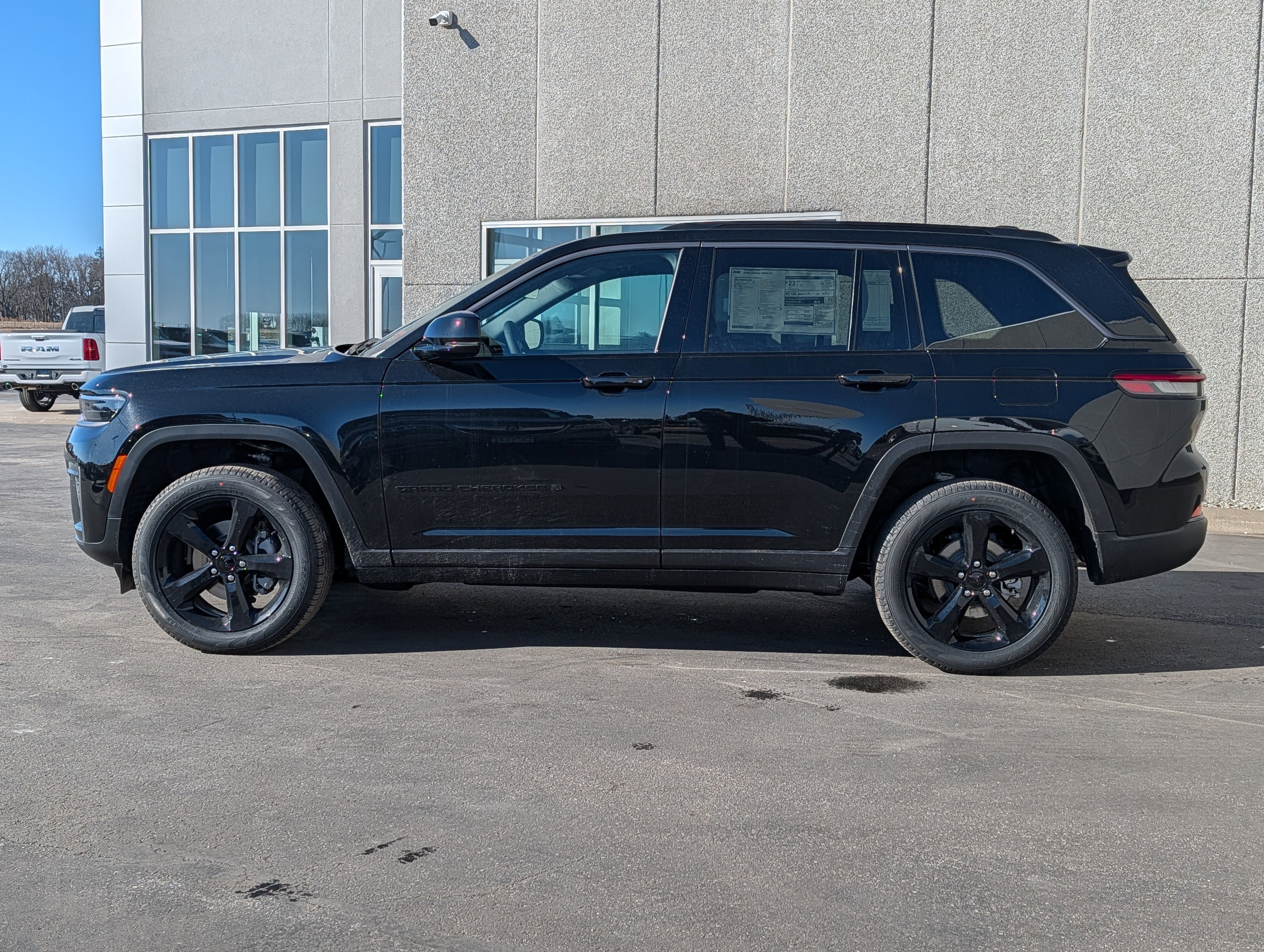 New 2026 Jeep Grand Cherokee Limited w/ Limited Altitude Package image 3