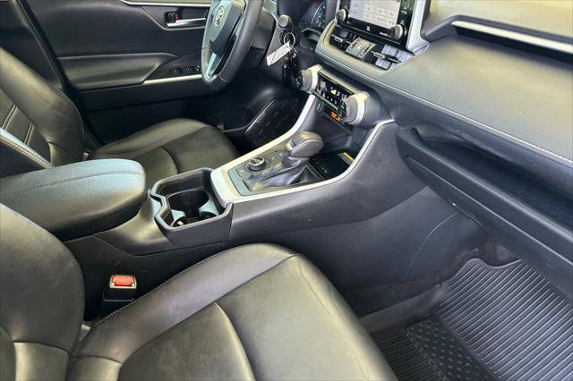 Certified 2021 Toyota RAV4 XLE Premium AWD/4WD image 17
