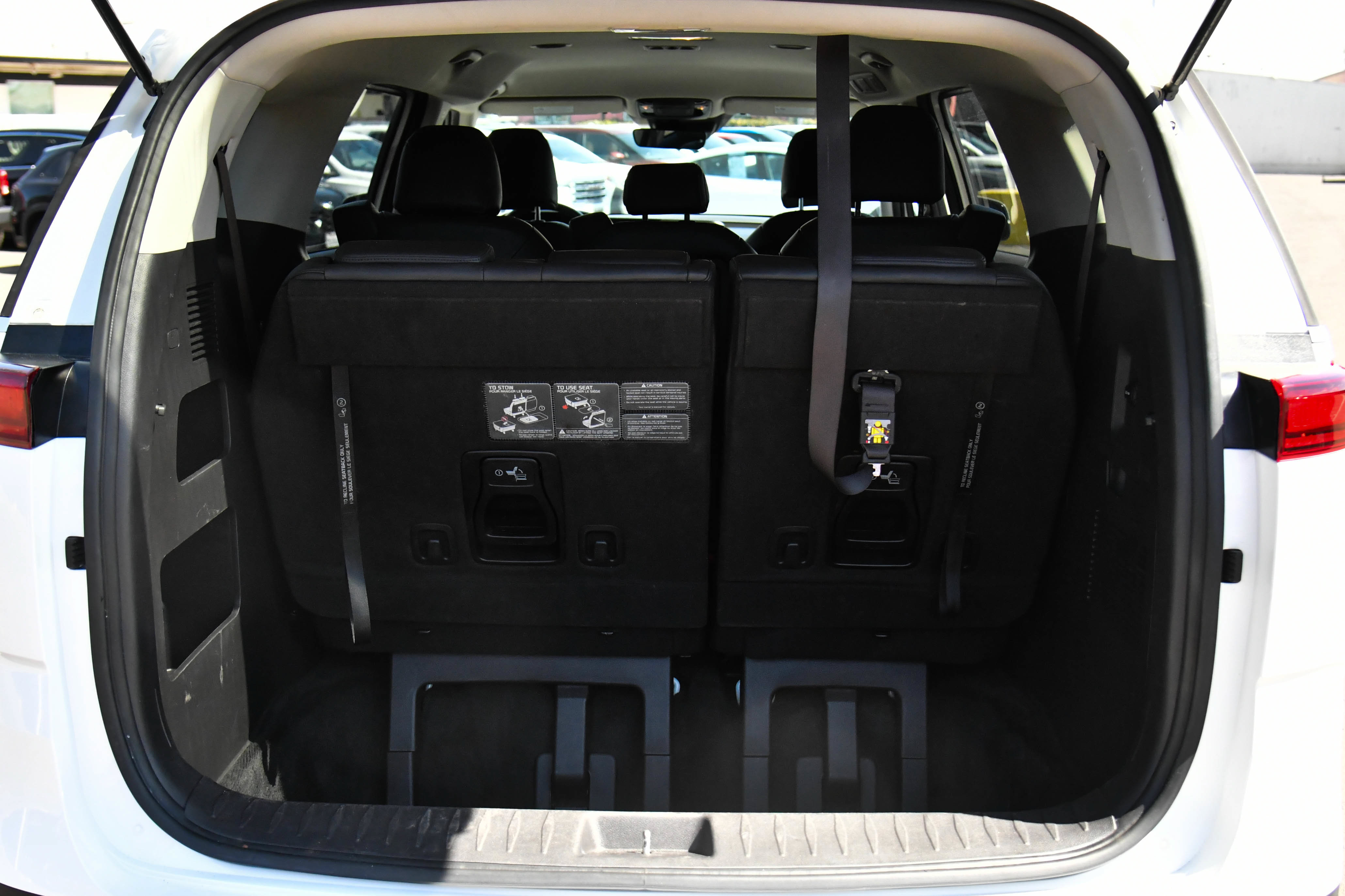Used 2023 Kia Carnival LX FWD image 44