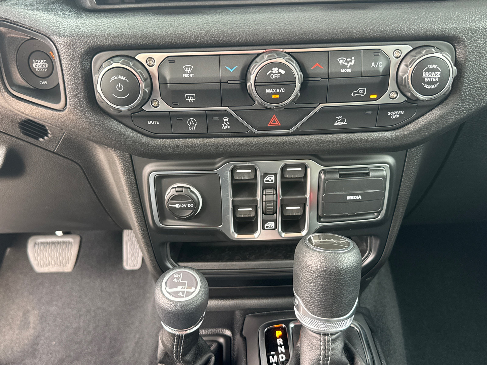 New 2026 Jeep Gladiator Sport AWD/4WD image 12