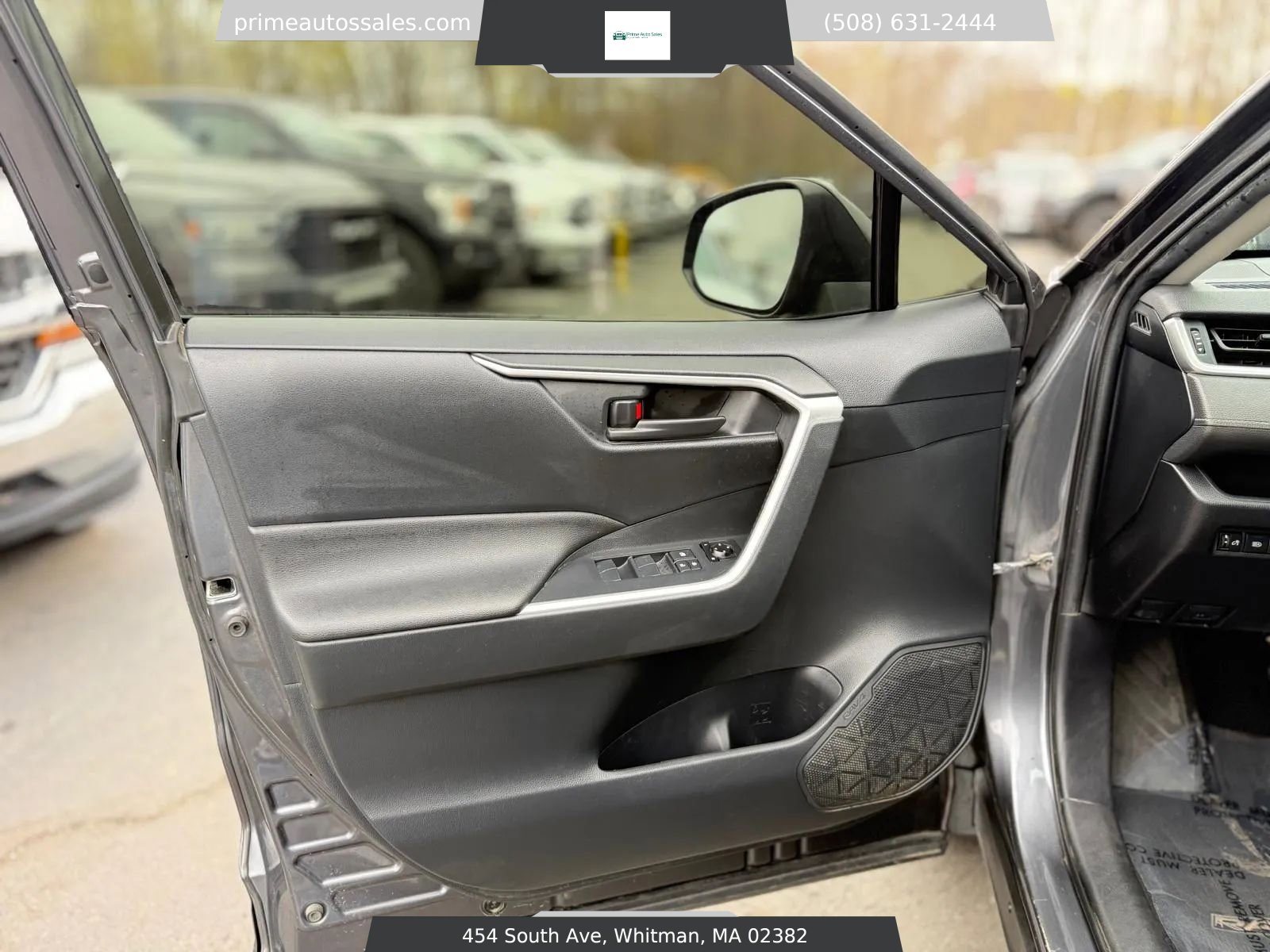 Used 2019 Toyota RAV4 LE w/ All Weather Liner Package AWD/4WD image 31