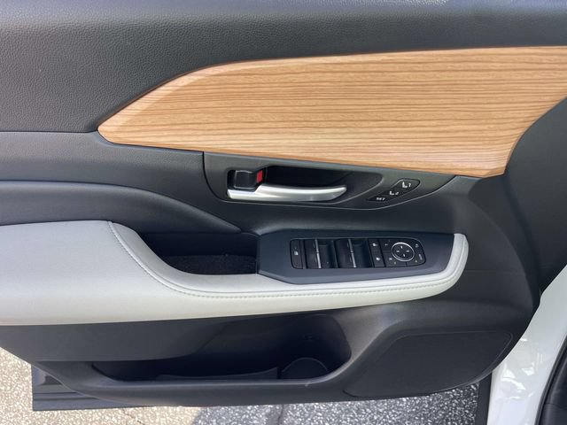 Used 2025 Toyota Grand Highlander FWD image 24