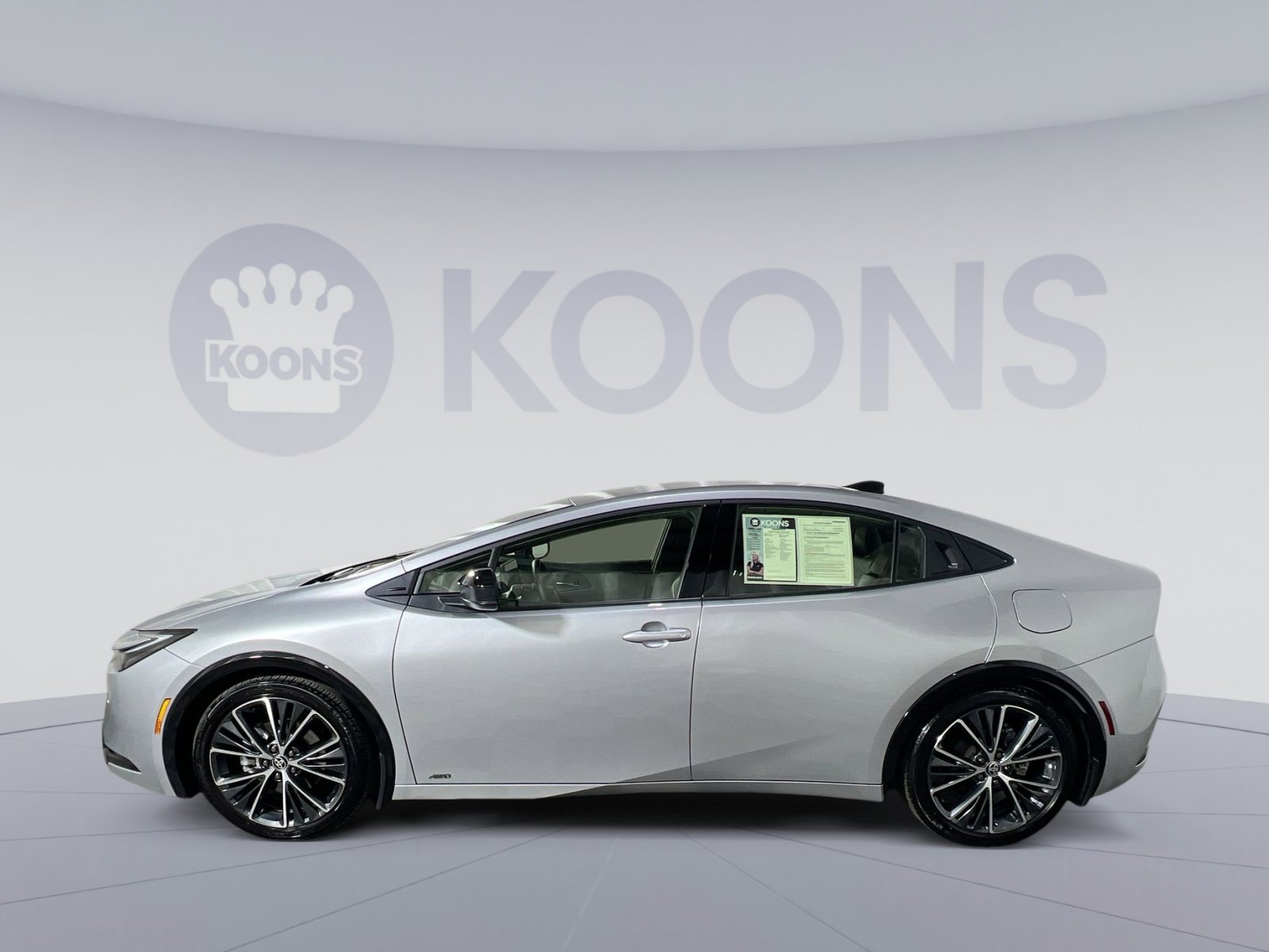 Used 2024 Toyota Prius XLE image 2