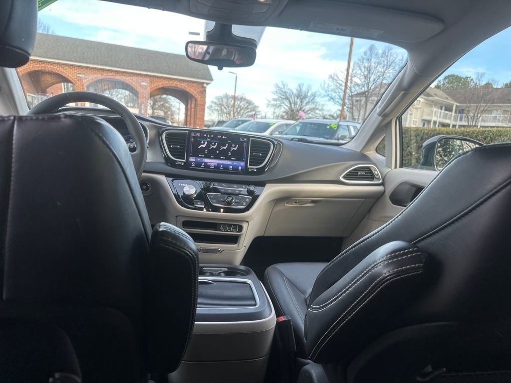 Used 2023 Ford Expedition XLT image 37