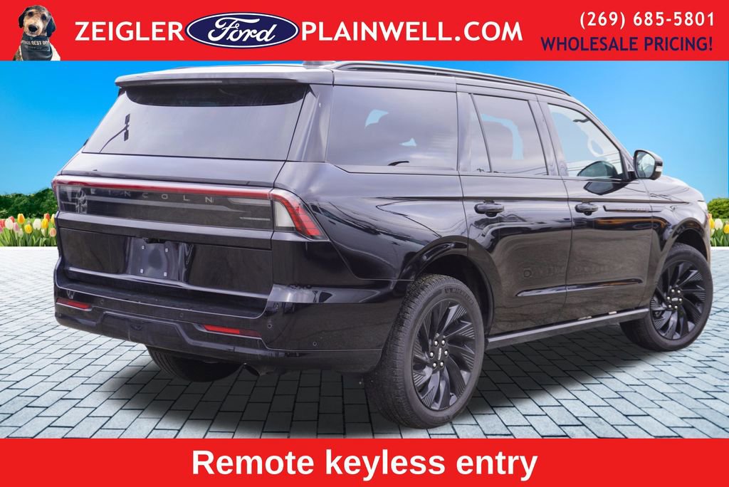 Used 2025 Lincoln Navigator Reserve w/ Jet Appearance Package image 9
