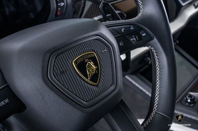 Used 2025 Lamborghini Urus SE AWD/4WD image 41