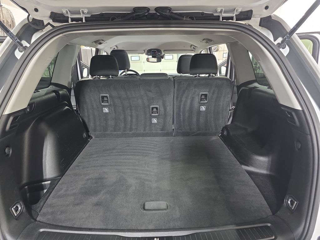 Used 2023 Jeep Grand Cherokee Laredo image 12
