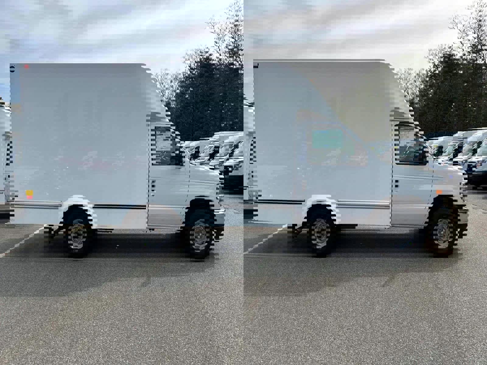 New 2027 Ford E-350 and Econoline 350 Super Duty w/ Power Equipment Group image 4