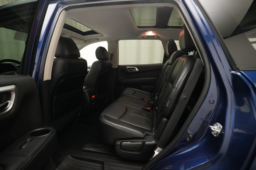 Used 2020 Nissan Pathfinder SL AWD/4WD image 16
