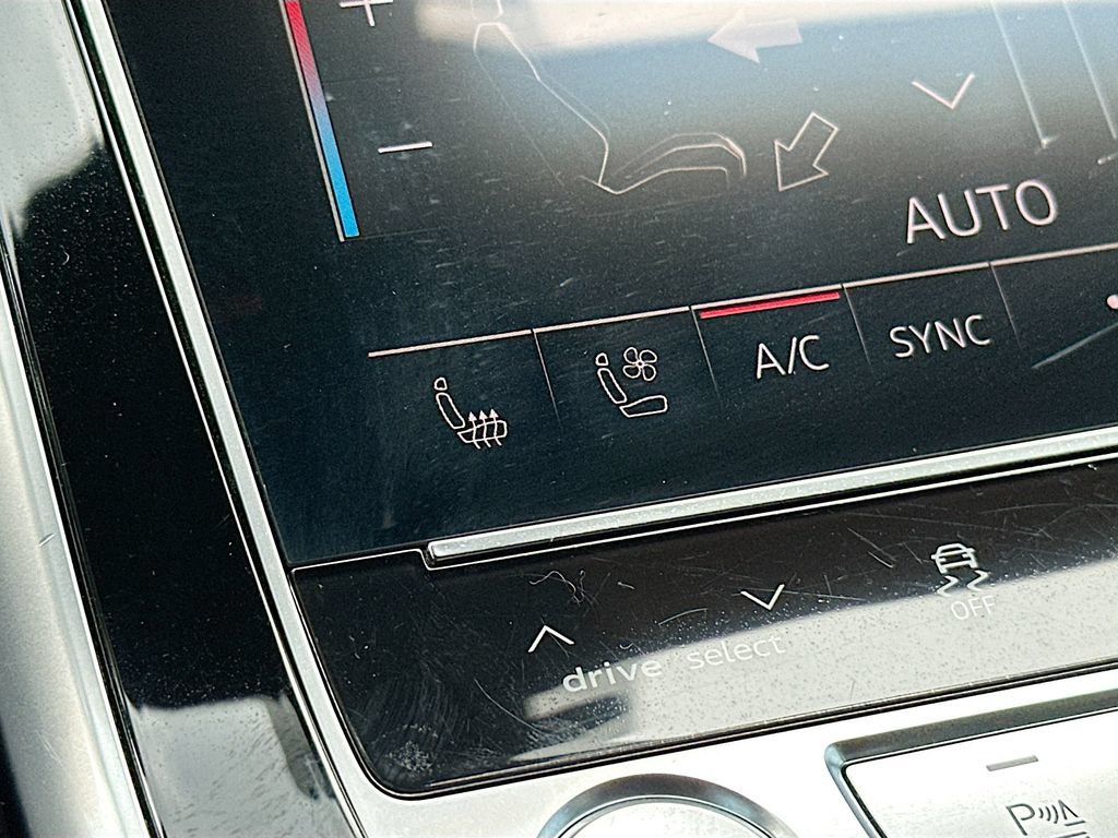 Used 2020 Audi Q8 Prestige AWD/4WD image 23