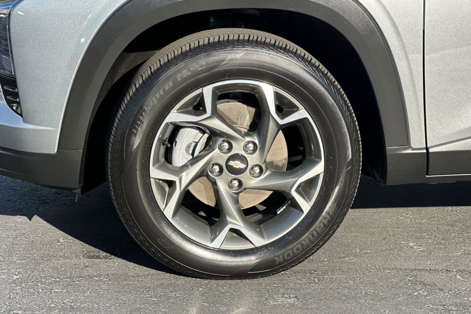 Used 2025 Chevrolet Trax LT w/ LT Convenience Package image 25